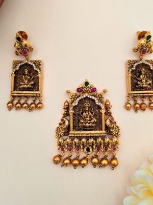 Traditional Lakshmi Mandapam Pendant Set