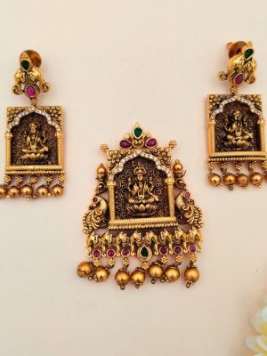 Traditional Lakshmi Mandapam Pendant Set