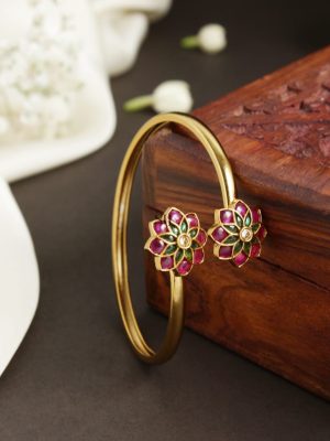 Gold Finish Flower Design Kemp Bracelet