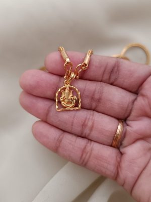 Gold Finish Vinayaka Pendant And Chain