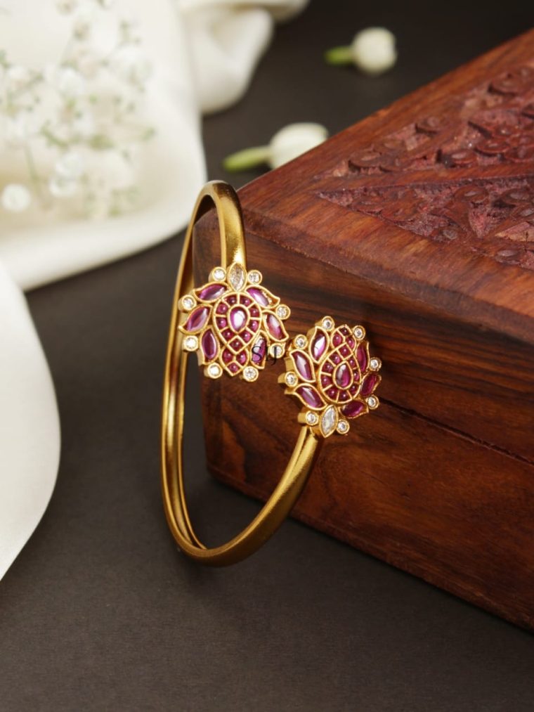 Gold Plated Flower Design Kemp Bracelet