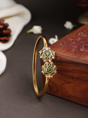 Gold Plated Green Kemp Flower Bracelet