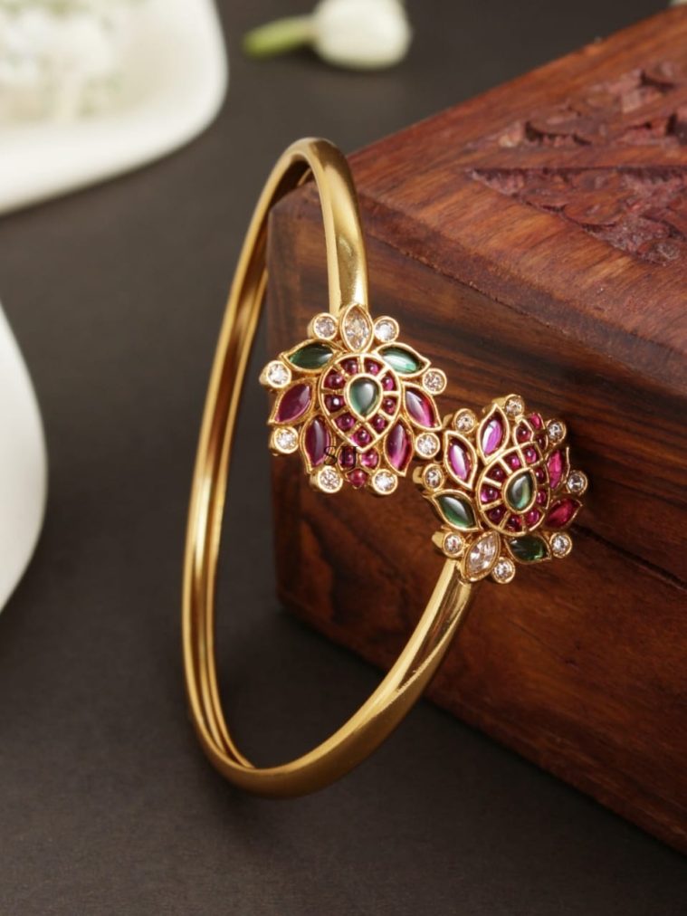 Imitation Flower Design Kemp Bracelet