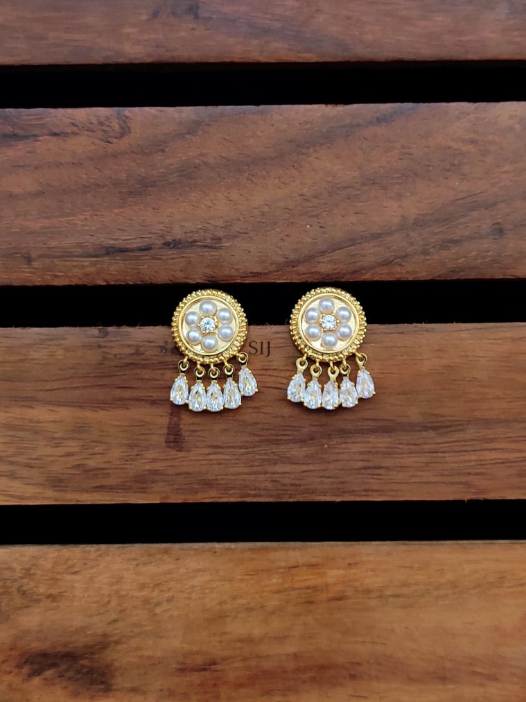 Imitation Round Design Pearl Studded Ear Studs