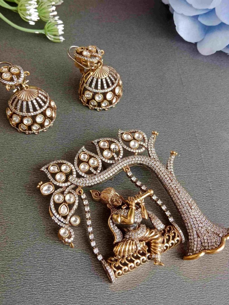 Krishna In Swing Victorian Pendant Set