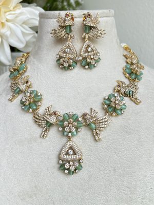 Traditional Victorian Stones Necklace Set With Birds