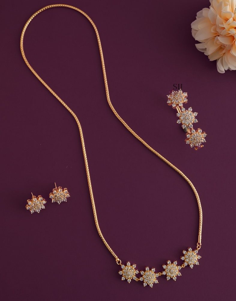 Gold Finish Flower Design Pendant Mugappu Chain with Bracelet