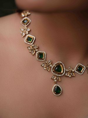 Imitation Emerald and White Stones Necklace