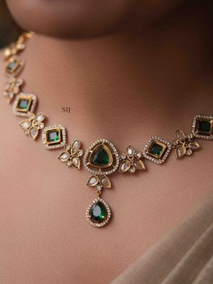 Imitation Emerald and White Stones Necklace