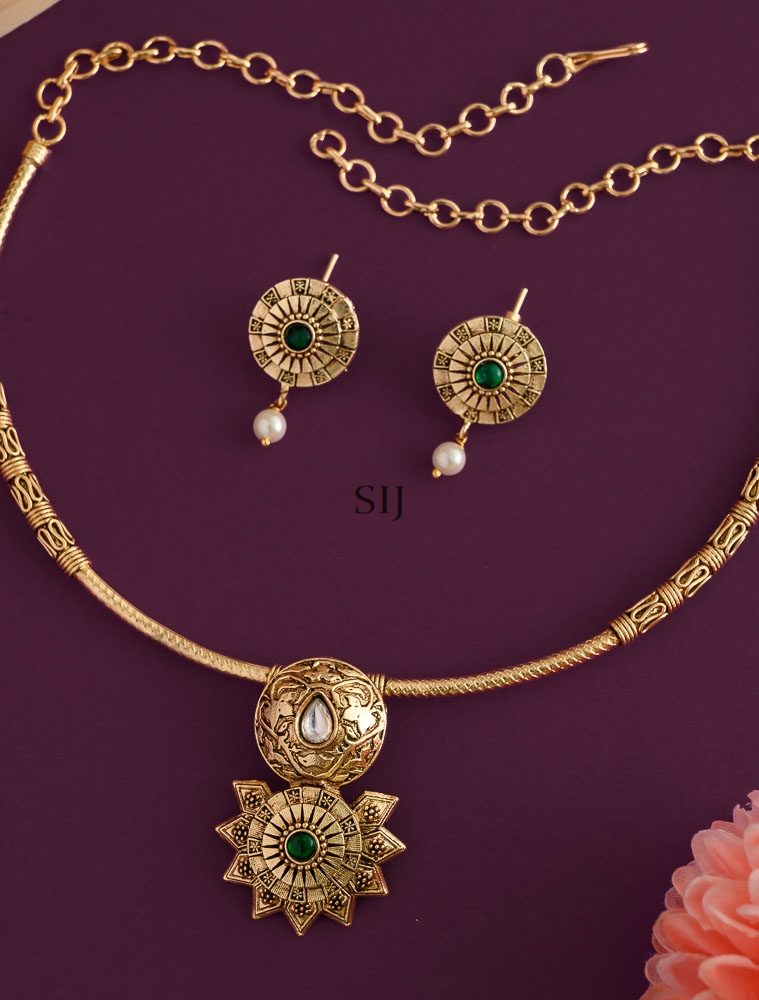 Star Design Green Stone Kanthi Necklace