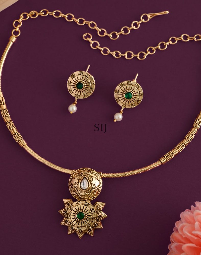 Star Design Green Stone Kanthi Necklace