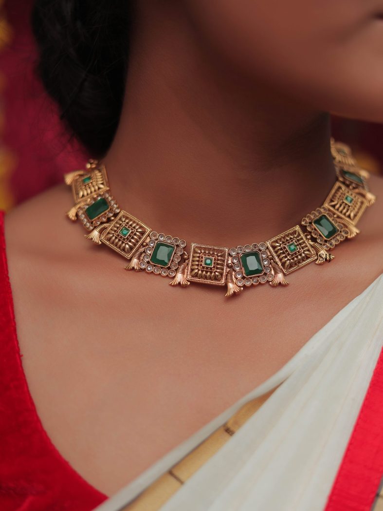 Imitation Emerald And Peacock Necklace