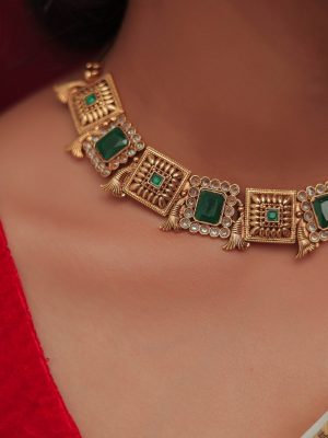 Imitation Emerald And Peacock Necklace