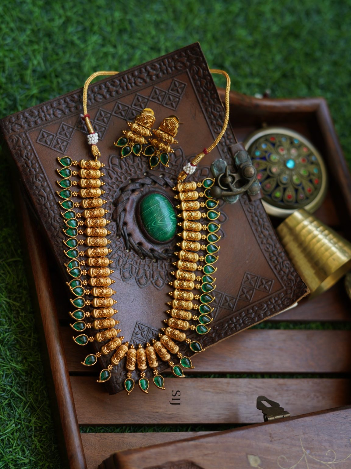 Traditional Maang Design Emerald Necklace