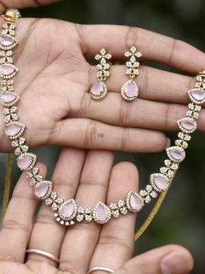 Artificial Paravi Victorian Necklace