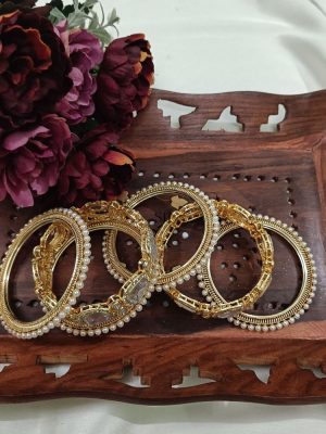 Imitation Jartar With Moti Bangles Set