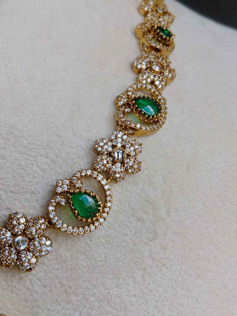 Artificial Green Stones Victorian Neckalce