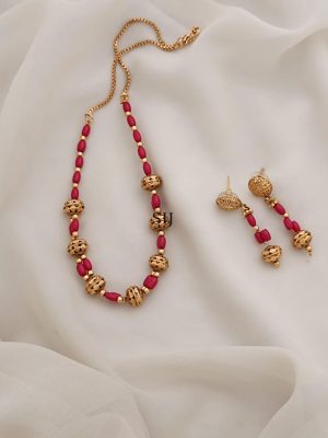 Imitation Coral Stones Necklace Set