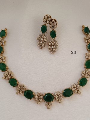 Traditional Emerald Stones Necklace