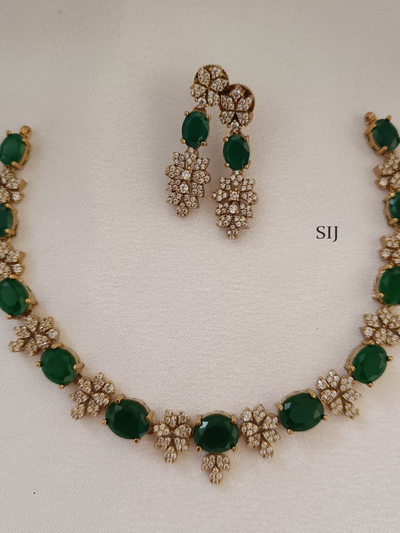 Traditional Emerald Stones Necklace