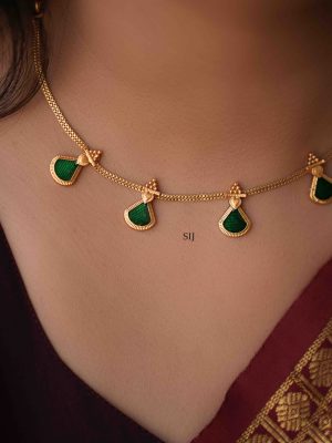 Imitation Emerald Stones Necklace Set