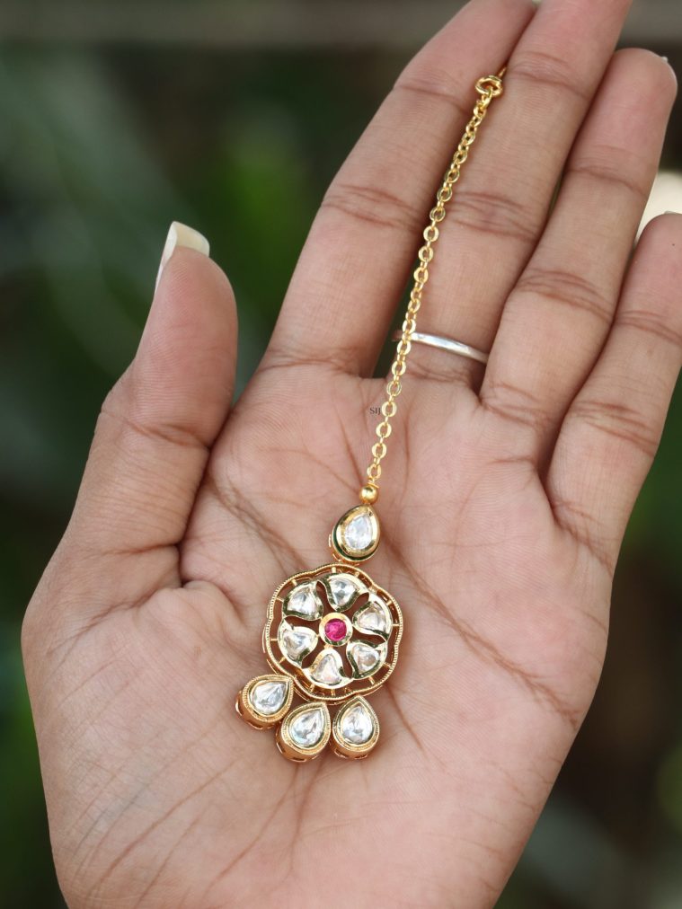 Flower Design White Kundan Maang Tikka