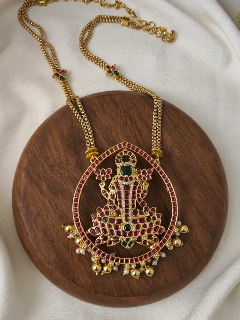 Maha Lakshmi Kemp Pendant With Layered Chain