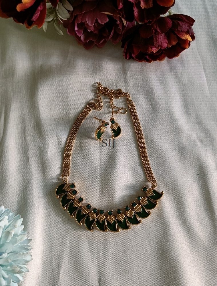 Mango Design Green Stones Necklace