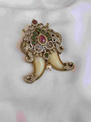 Victorian Dual Elephant Faces Tiger Nail Pendant