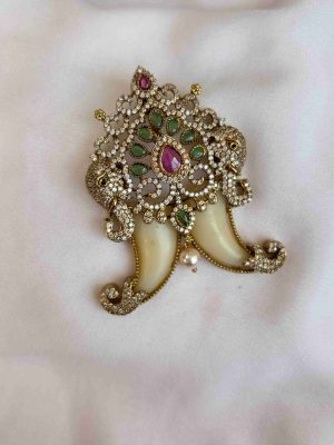 Victorian Dual Elephant Faces Tiger Nail Pendant