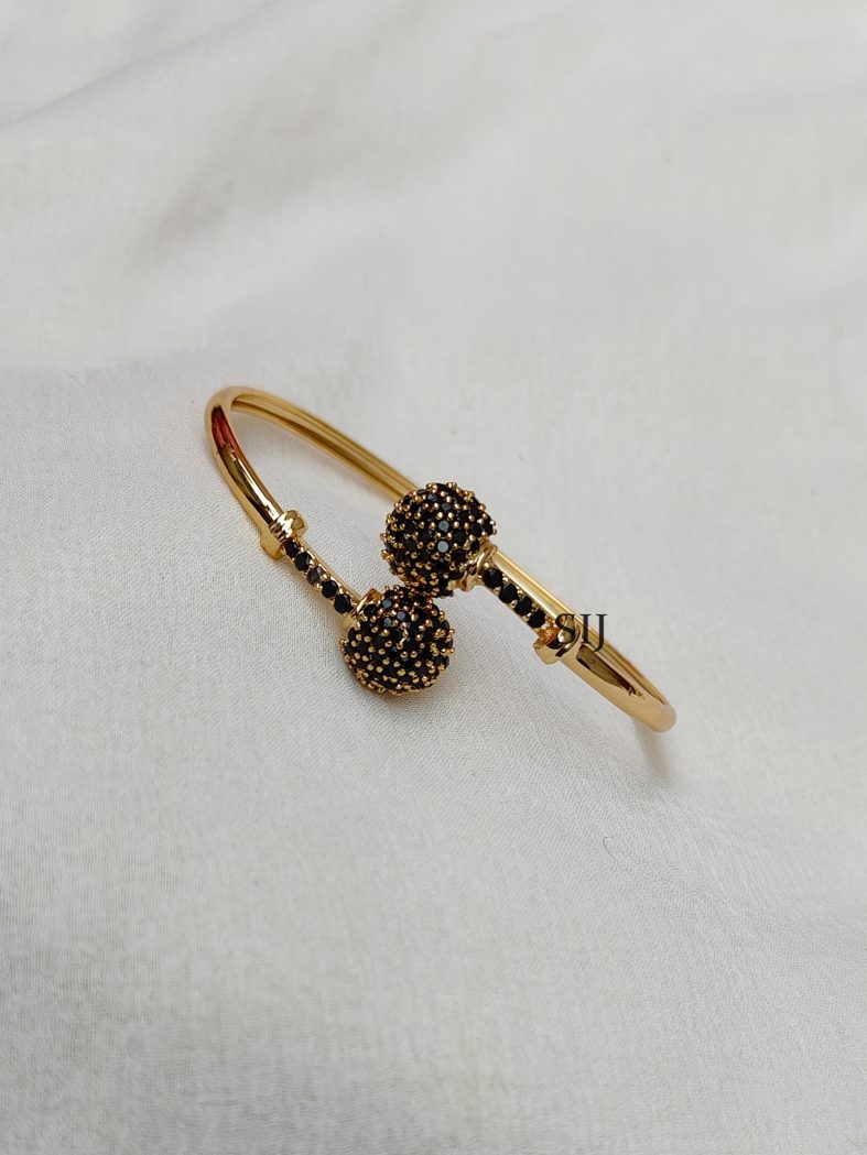 Gold Polish Black Stones Kada