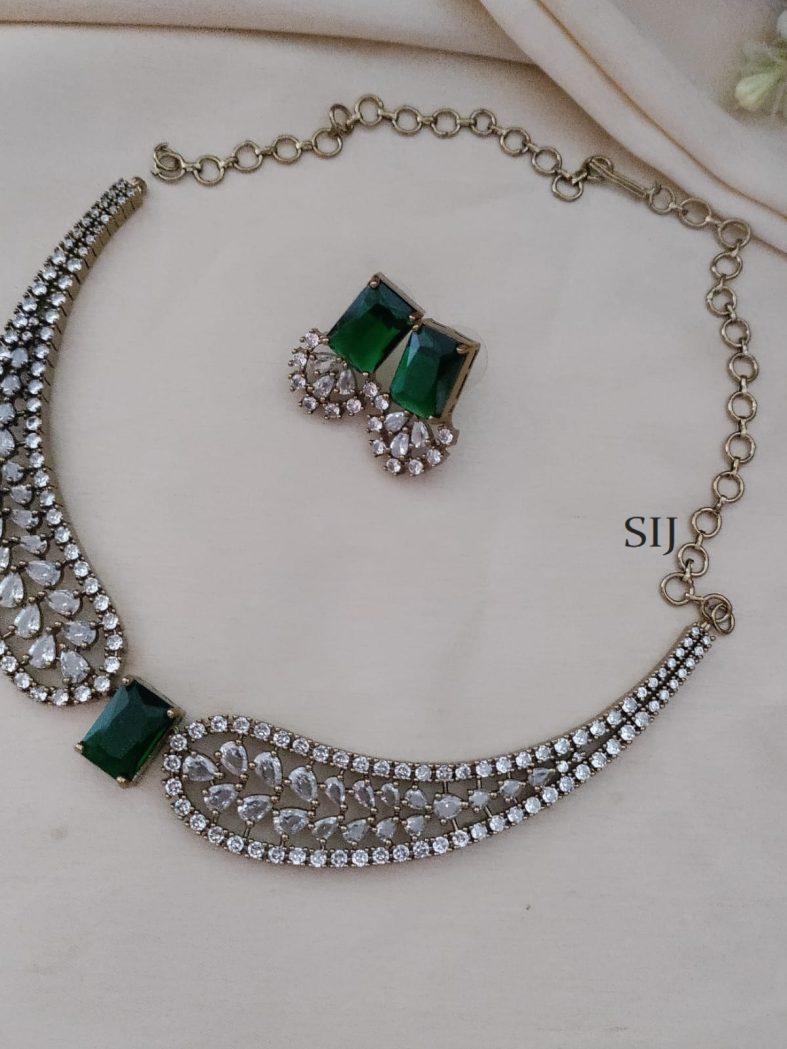 White And Emerald Victorian Stone Necklace