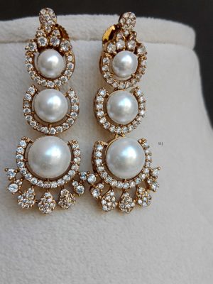 Pearl and Diamond Studded Neckset