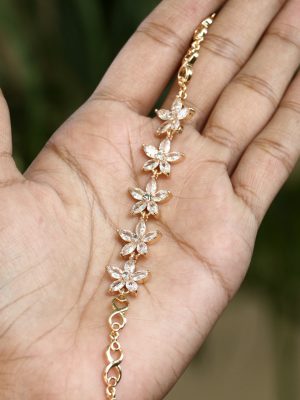 Rose Gold Pristine Charm Star Bracelet