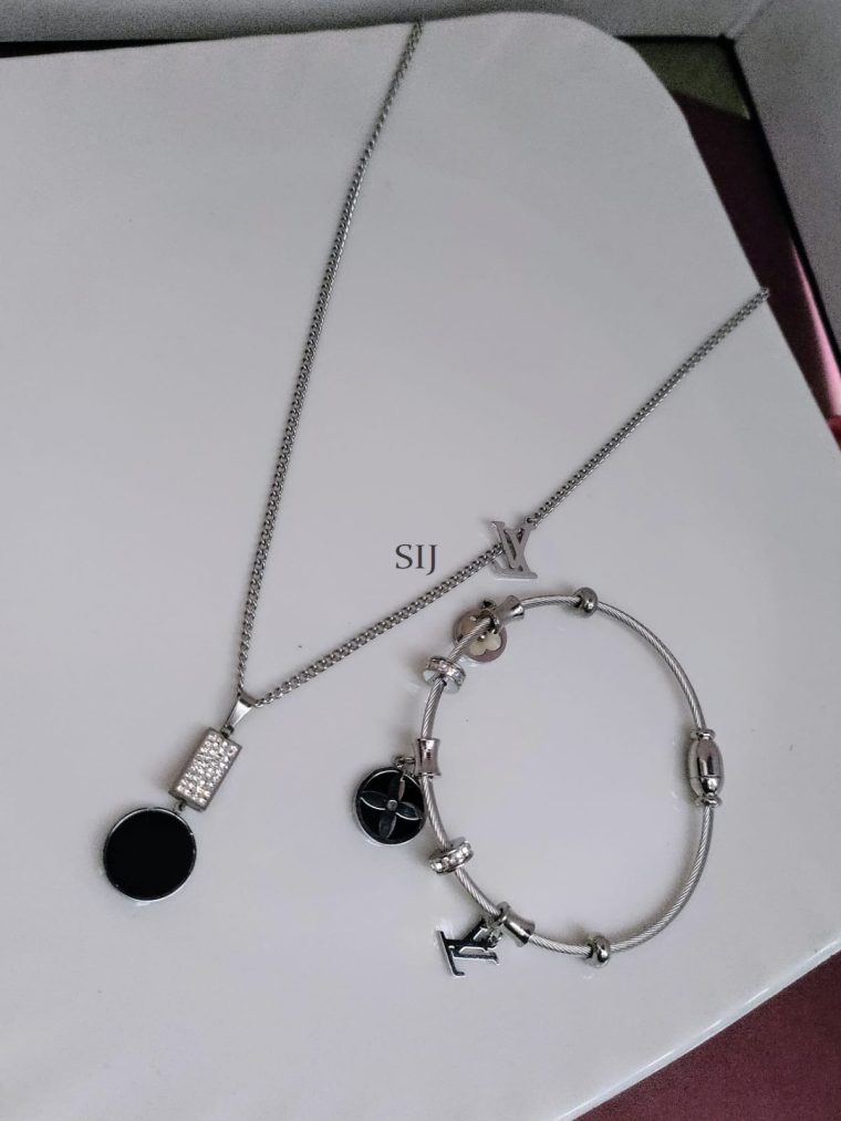 Silver Polish Black Pendant Chain