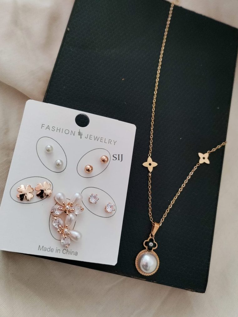 Trendy Rose Gold Finish Pearl Chain Set