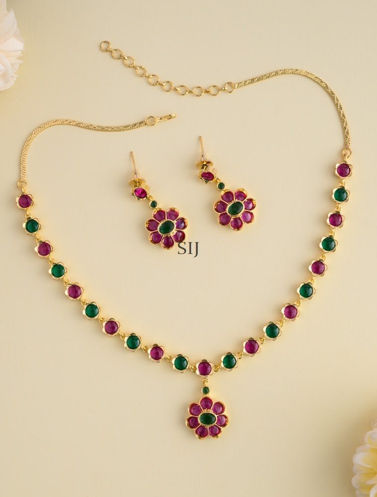 Gold Polish Kemp Stones Necklace with Floral Pendant