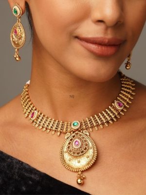 Chandan Patti Gold Plated Kundan Kemp Stone Necklace