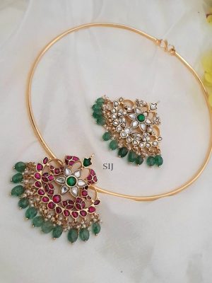 Gold Finish Jadau Kundan Floral Pendant Hasli Necklace