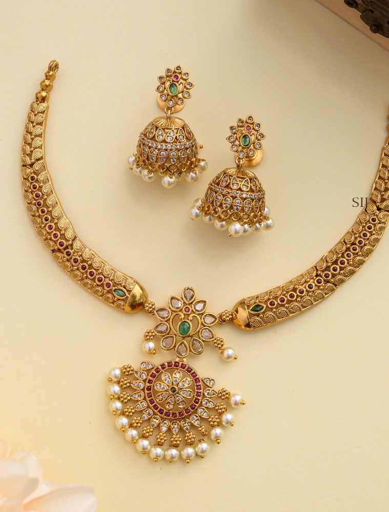 Gold Finish Floral Design Pendant Kanti Necklace