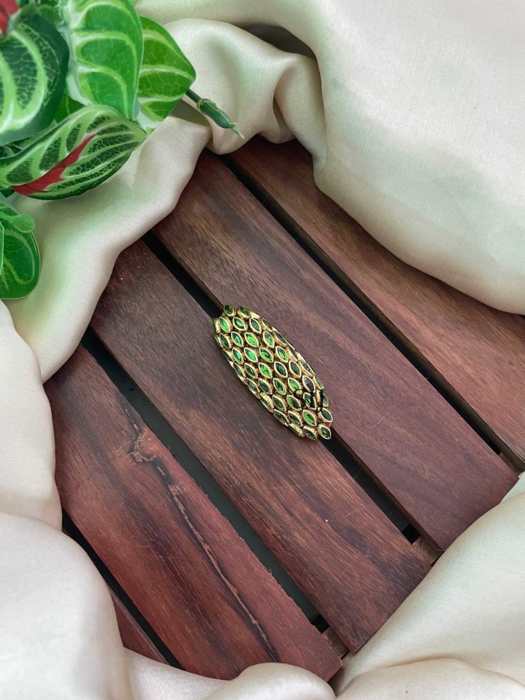 Oval Kundan Stones Saree Pin