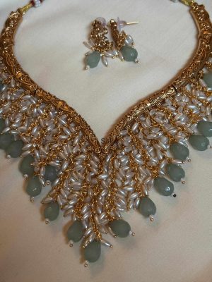 Imitation Hasli Necklace with Rice Pearls