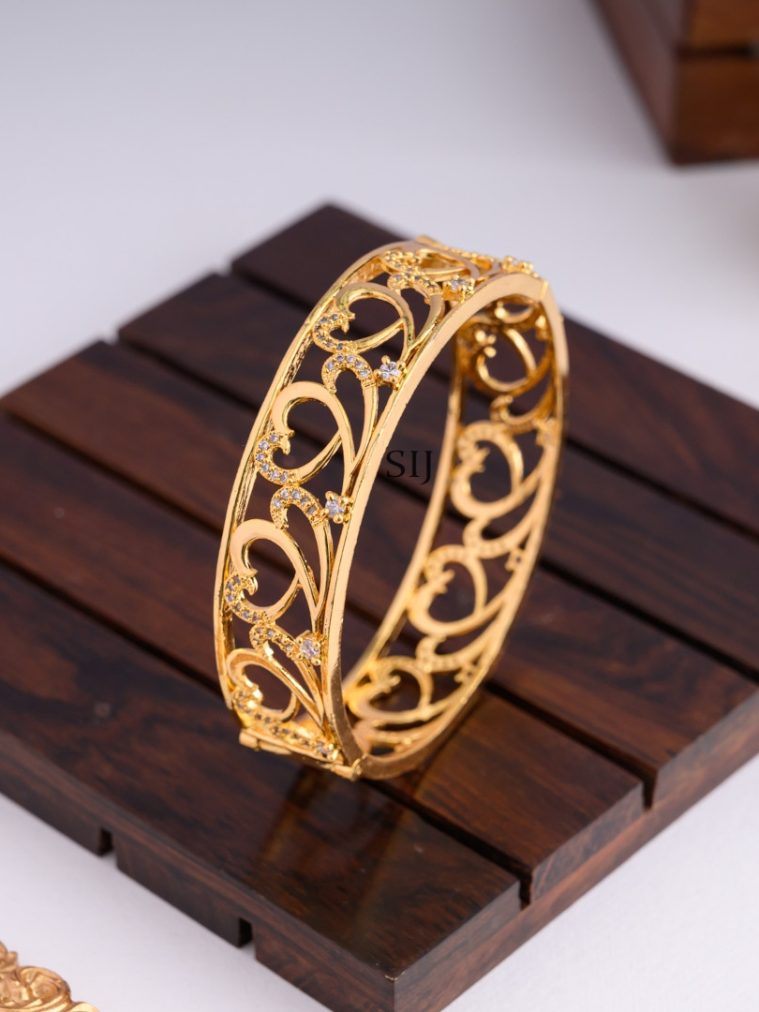 Heart Shaped Gold Finish Openable Designer Bangle