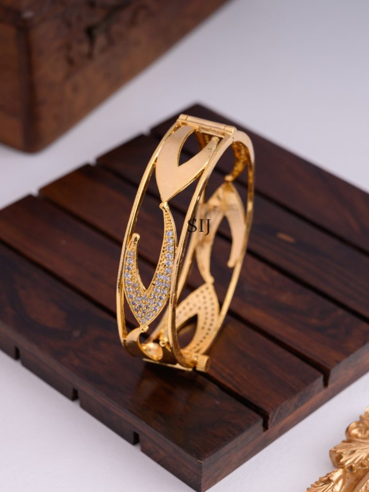 AD Gold Finish Openable Designer Bangle
