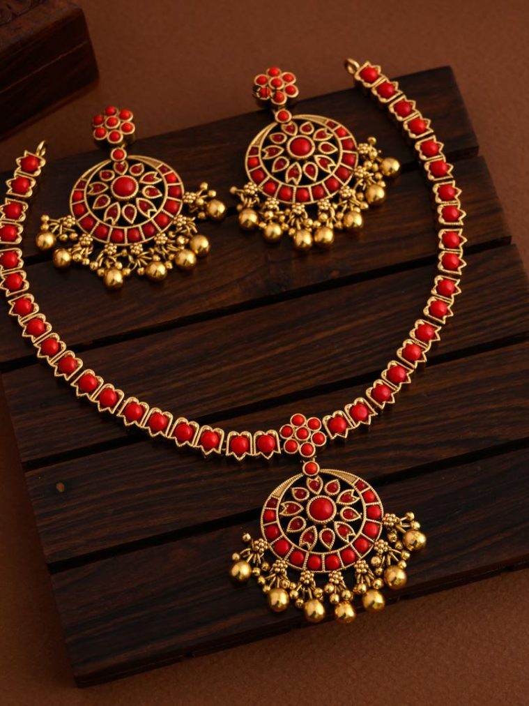 Gold Look Alike Kemp and Coral Beads Attigai Necklace