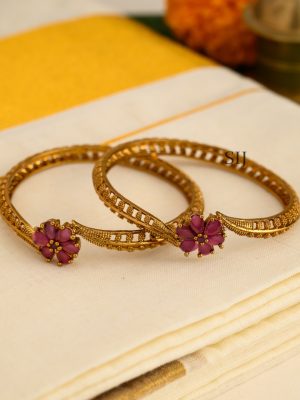 Matte Finish Kemp Stone Floral Design Bangles