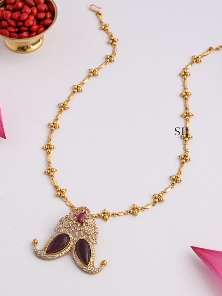 Gold Finish Violet Tiger Nail Pendant Chain