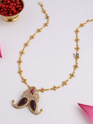 Gold Finish Violet Tiger Nail Pendant Chain