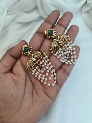 Imitation Green and White Stone Layer Pearls Drapes Earrings