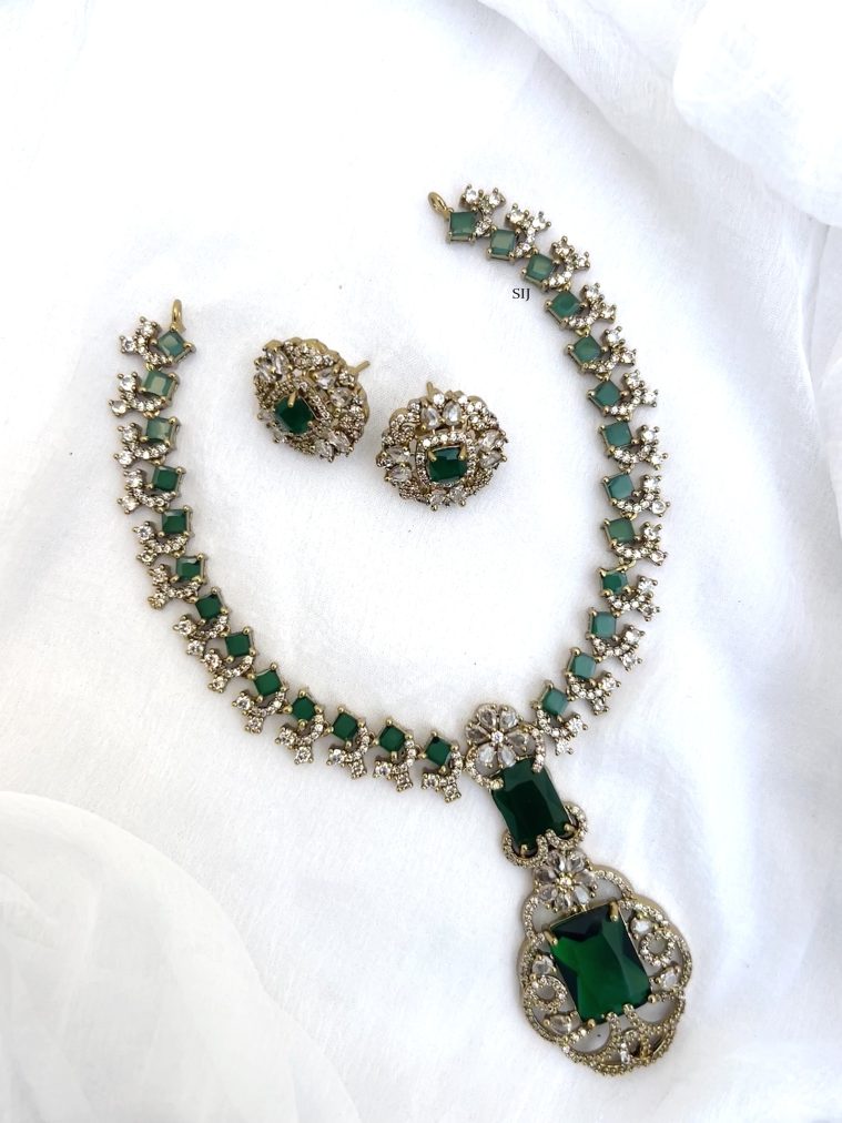 Imitation Emerald Green and White Stones Necklace